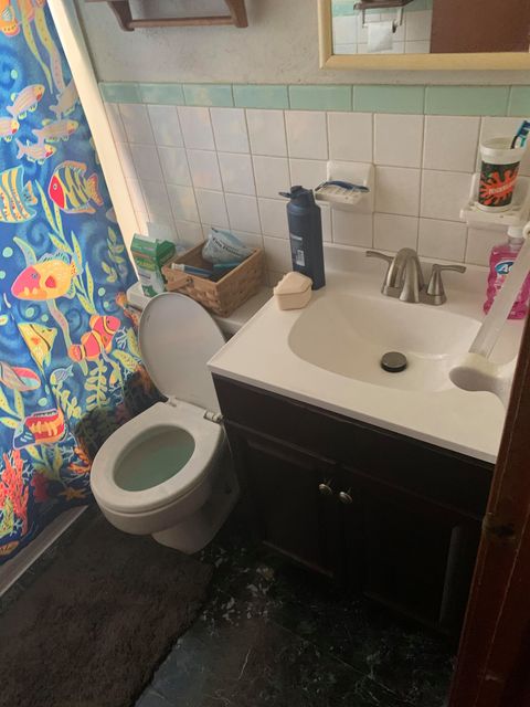 bathroom bathroom